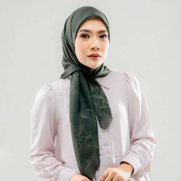 Wulang Narawangsa Hijab Segi Empat Larasmaya Army | Kerudung Segi Empat | Hijab Motif Segi Empat | H