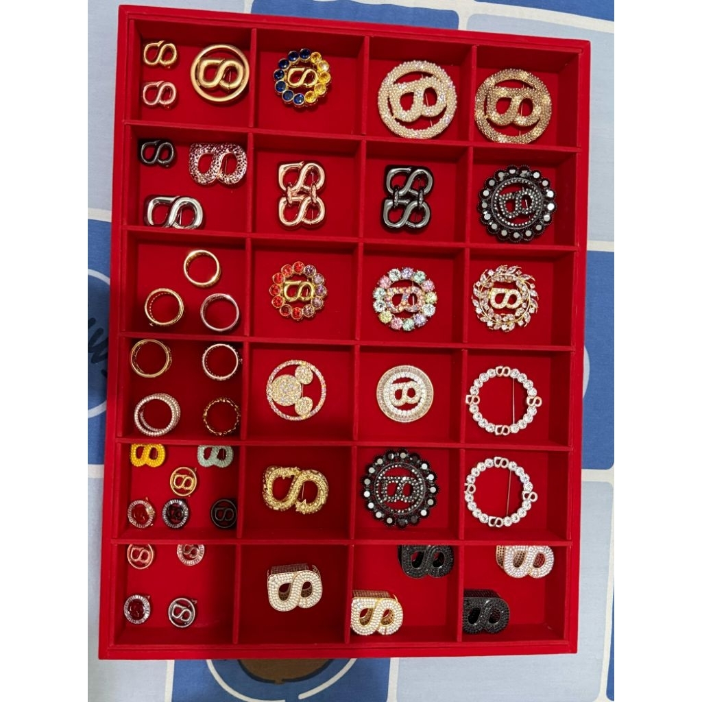 Brooch Buttonscraves