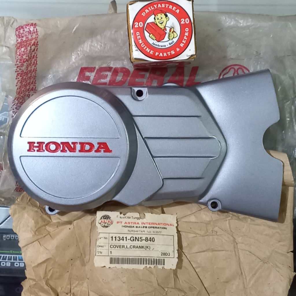 COVER TUTUP BLOK MESIN MAGNET KIRI HONDA ASTREA GRAND BULUS ENGKEL ABU ABU ORIGINAL 11341-GN5-840
