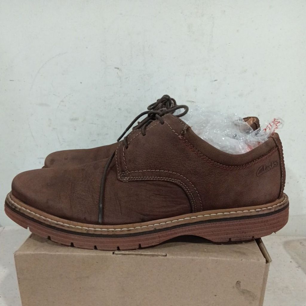 CLARKS Sepatu Boots pria