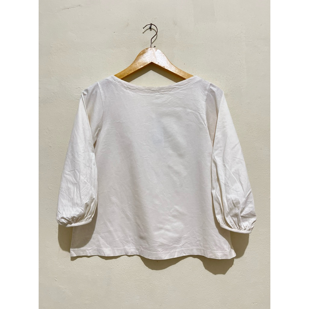 Preloved Uniqlo Blouse Lengan Balon Wanita Broken White Second