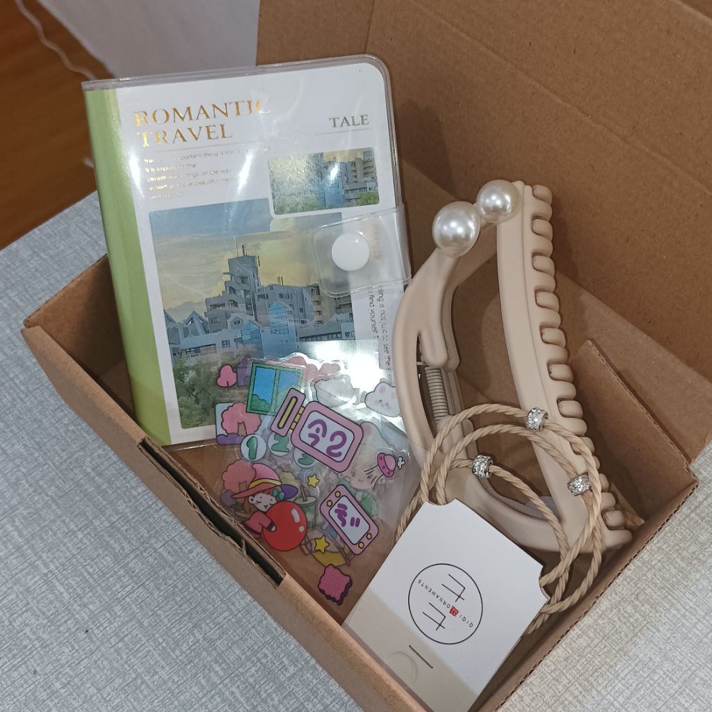 

Hampers Ulang Tahun / Paket Alat Tulis / Kado Cewek