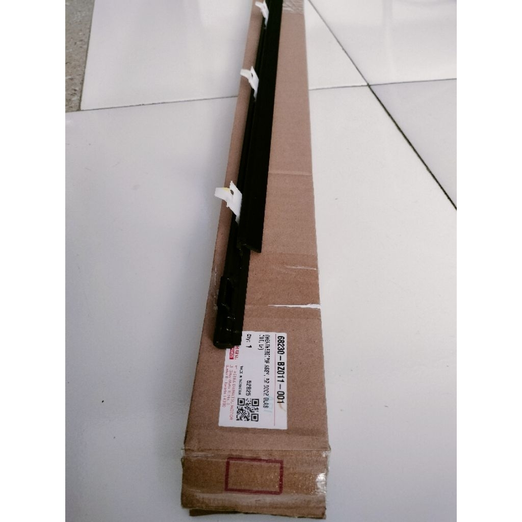 pelipit kaca list kaca bagian belakang sebelah kiri Lh avanza xenia 2006 2p07 2008 2009 2010 2011 or