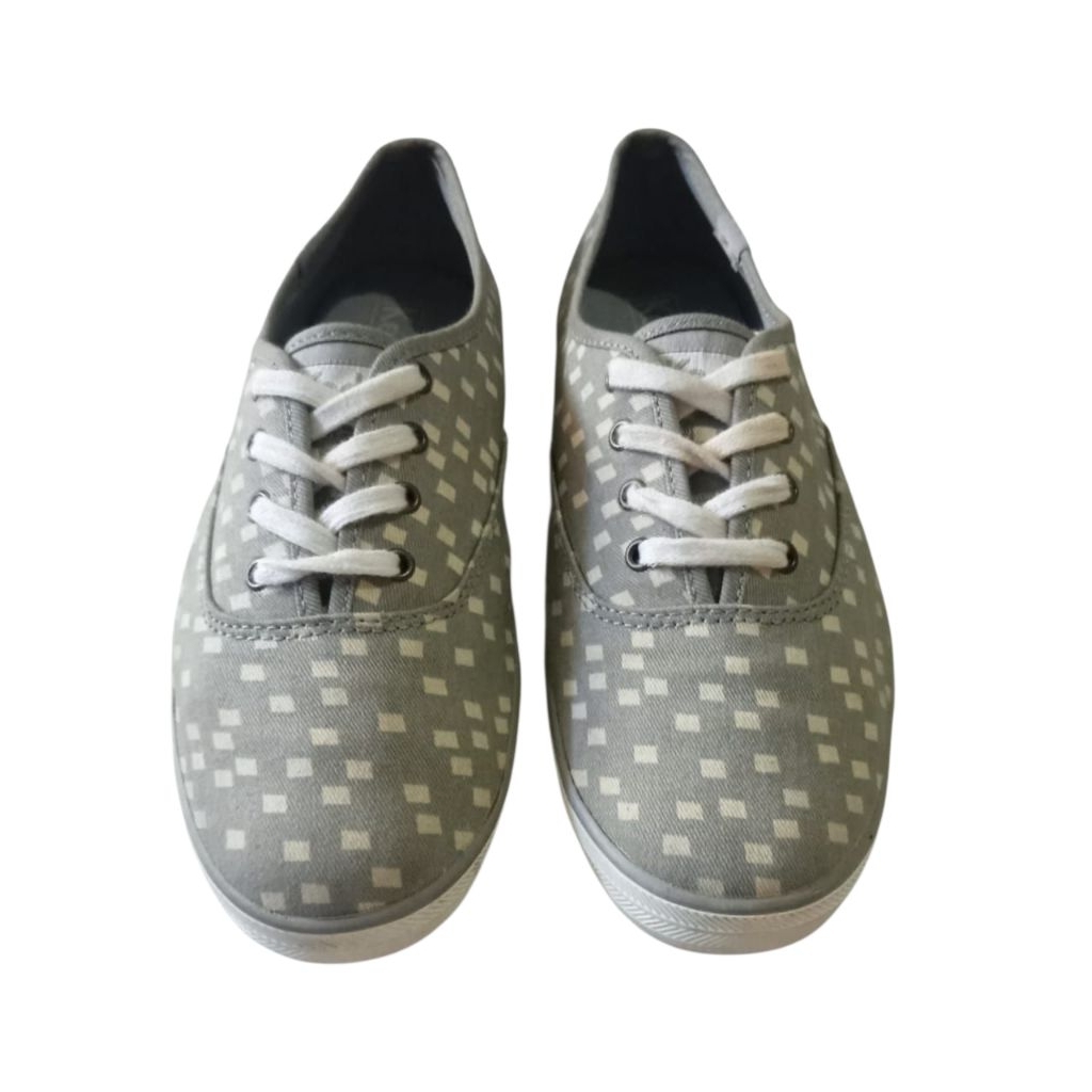SEPATU KEDS
