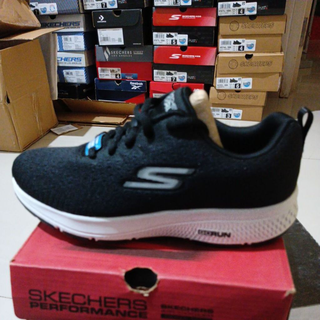 SKECHERS GO RUN CONSISTENT