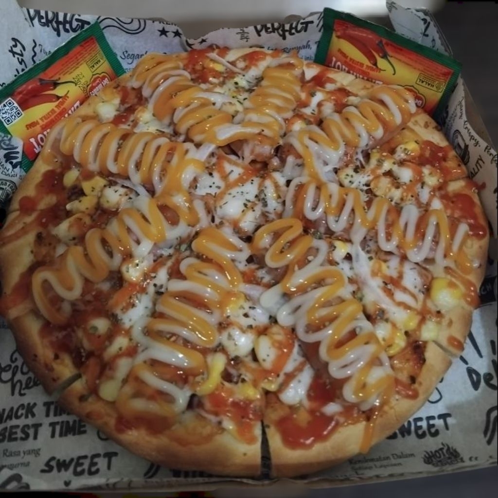 

pizza diameter 24 dengan toping sosis coocktai,dan jagung