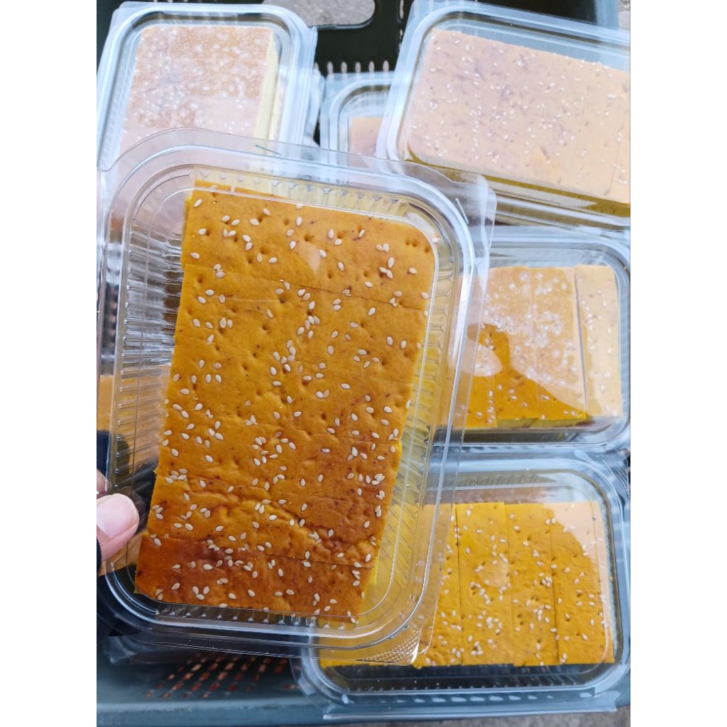 

Roti balok wijen manis gurih enak banget 1 box isi 12 pcs