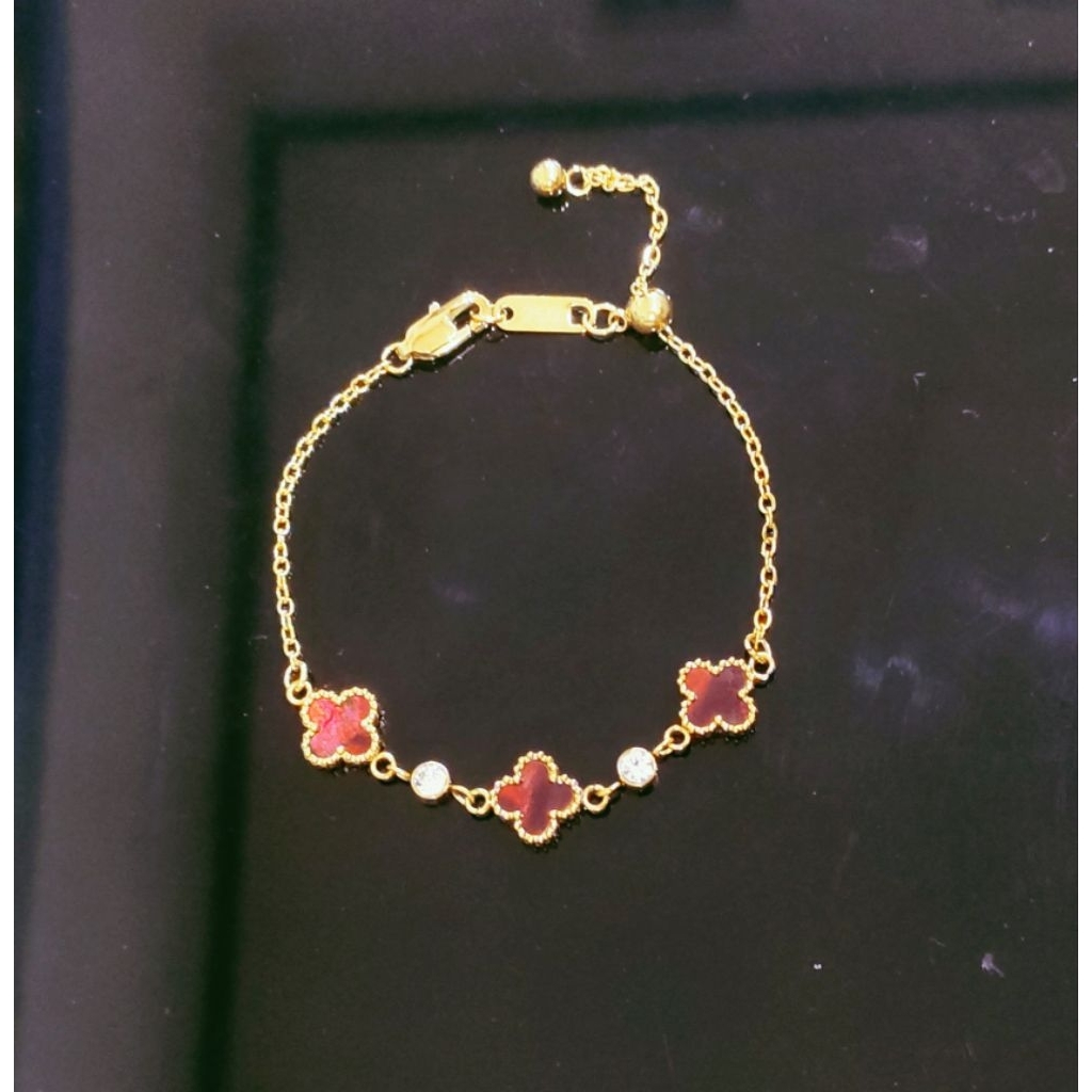 Gelang Titanium Serut Clover Maroon Cap Emas 750 Cantik Estetik Antikarat Awet