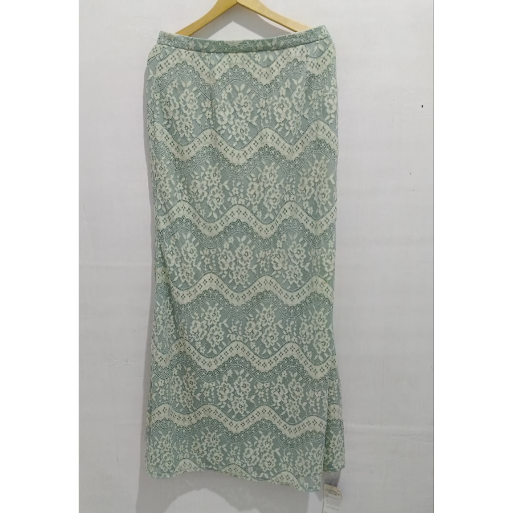 rok brokat hijau sage new