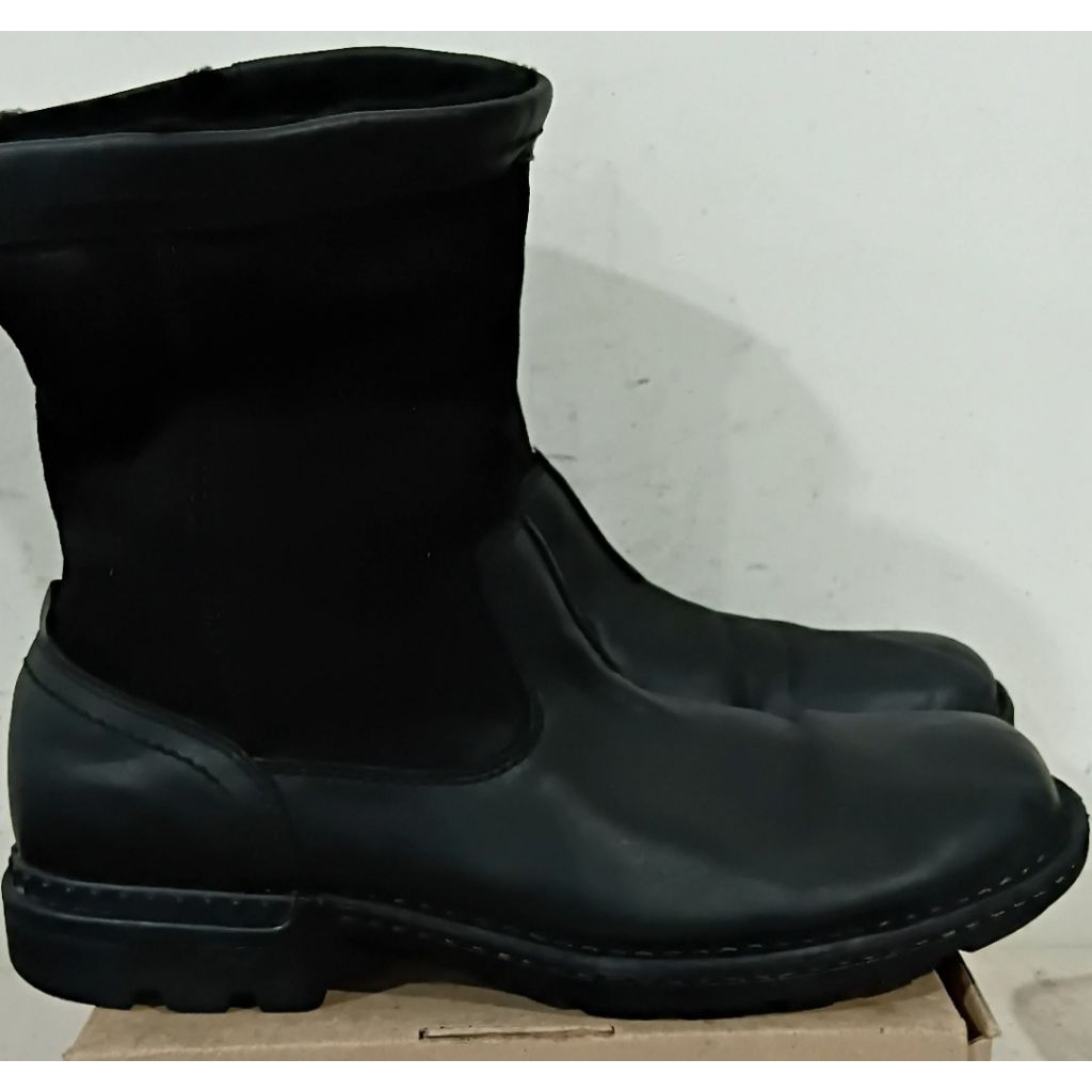 UGG Sepatu Chelsea boot Uniseks