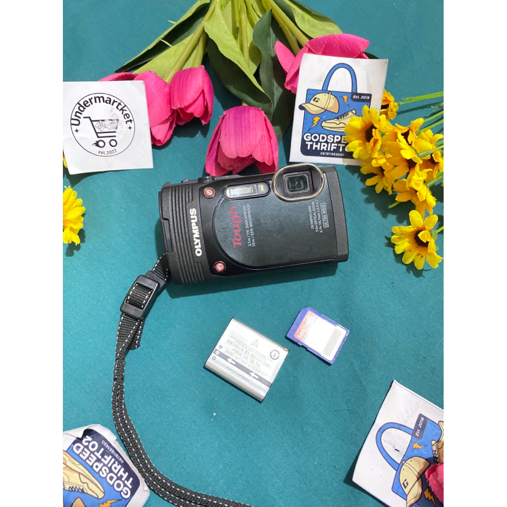 Camera Digital Olympus Stylus Tough TG-850 Flip up Screen 16.1 MegaPixels CMOS 5x Optical Zoom
