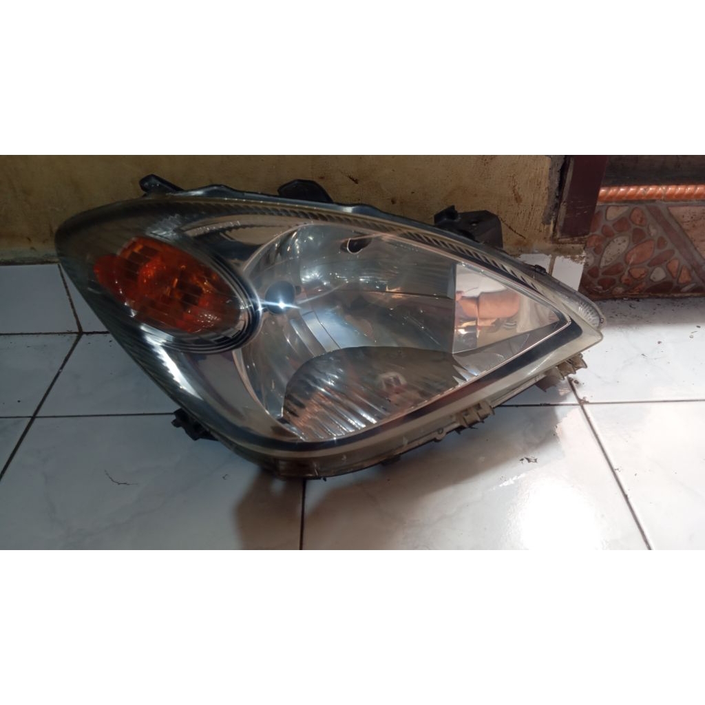 Headlamp Avanza/Xenia VVTI 2008-2011