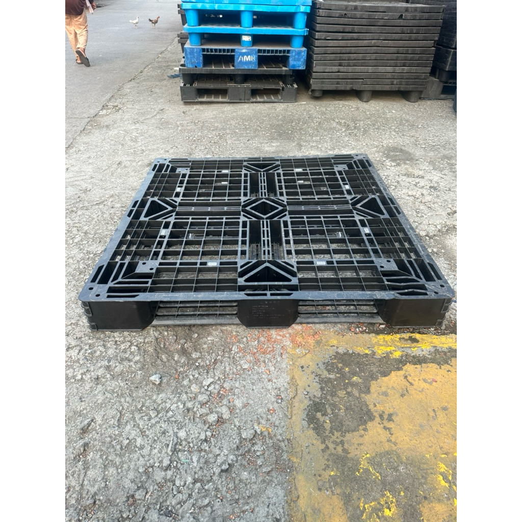 

palet plastik ukuran 110x110x12 bekas berkualitas