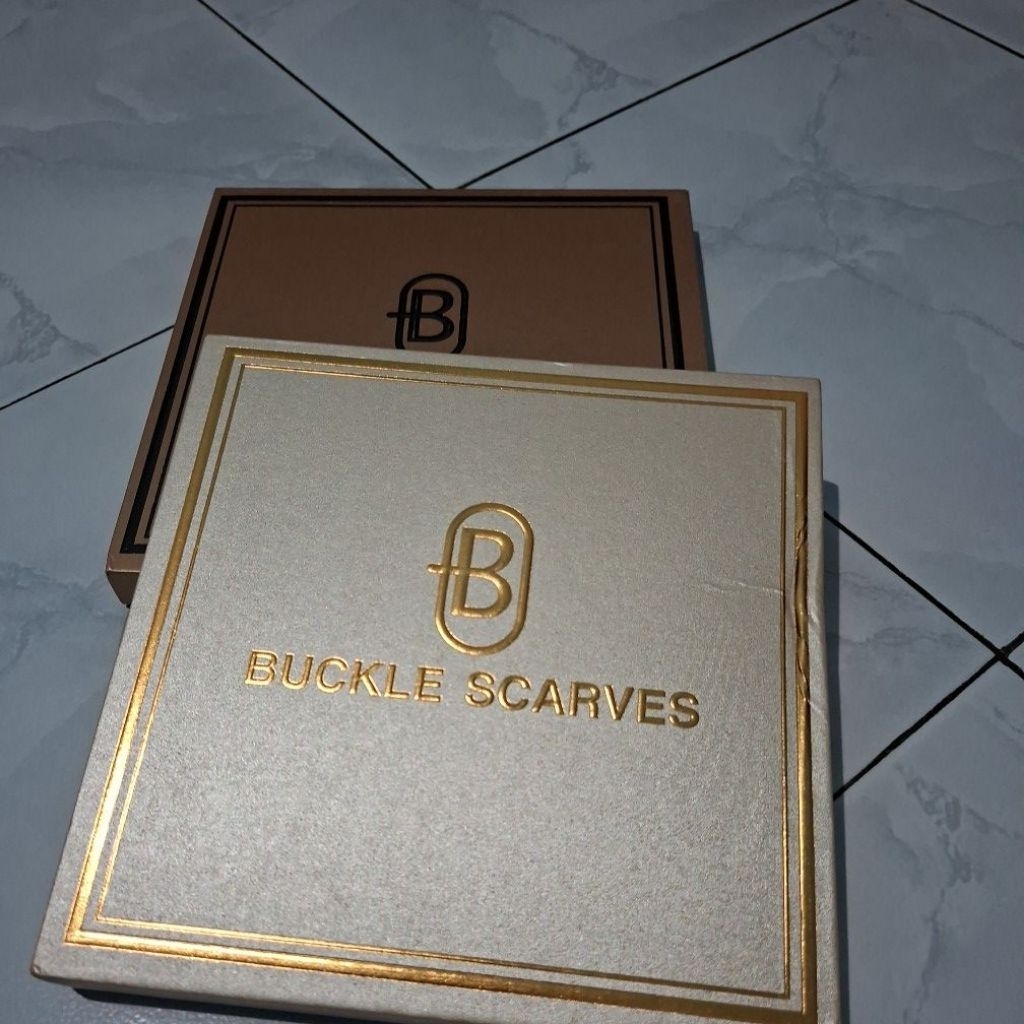 Buckle Scarves Box