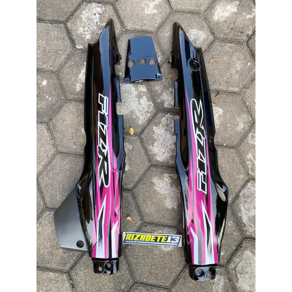 Cover Body Belakang Yamaha Fiz R Special Edition Hitam Striping Ungu