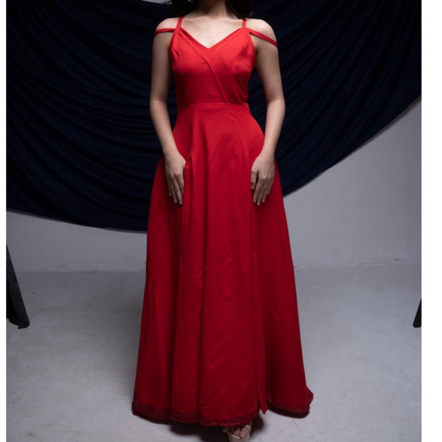 gaun merah satin berekor preloved