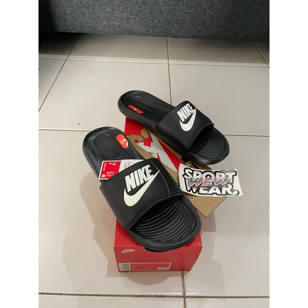 Sandal Nike Victori One Slide Warna Black White BNIB CN9675-002