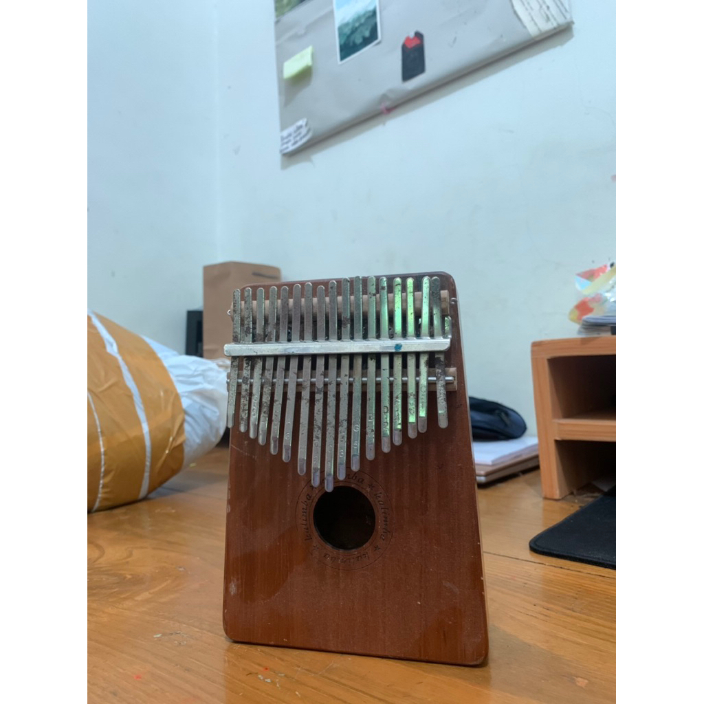 Kalimba alat musik )