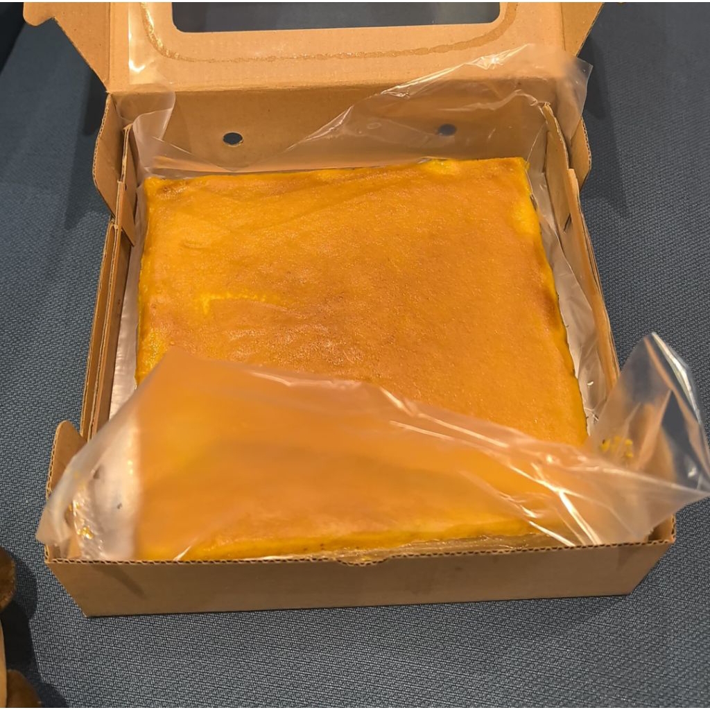 

Lapis Legit Kalimantan 100% Full Butter Blue Triangle / Full Kuning Telur tanpa tepung uk 18