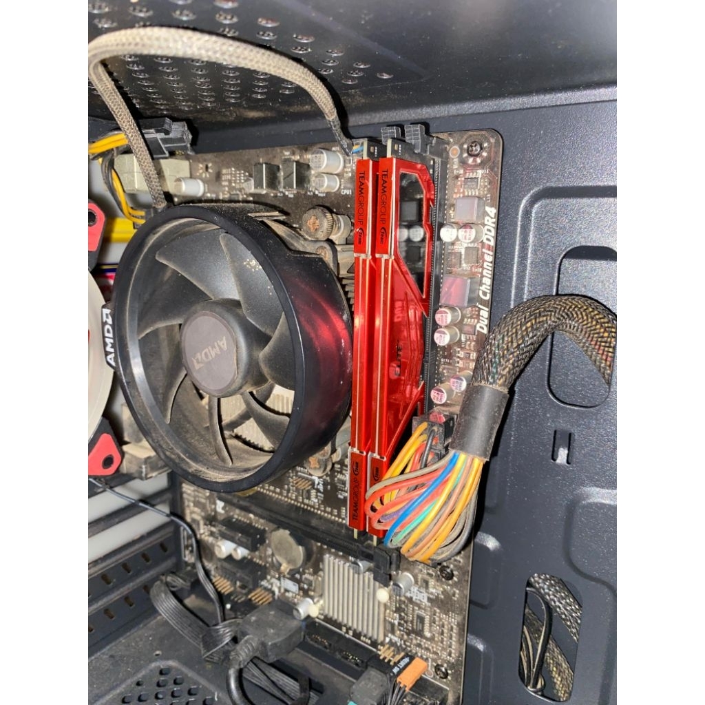 ryzen 3 2200g + mobo Biostar + ram 8gb ddr4 + SSD 120gb