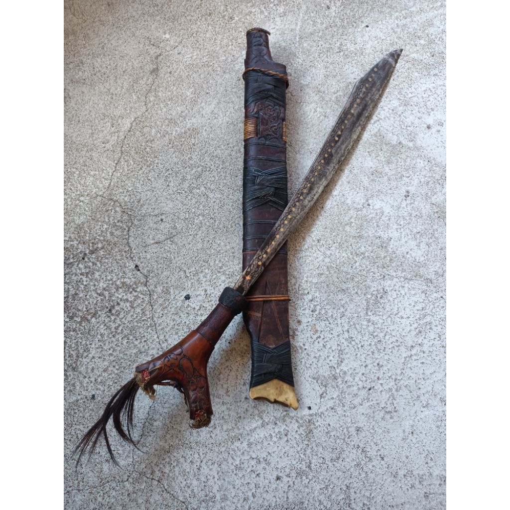 Mandau tua bertatah | Dayak