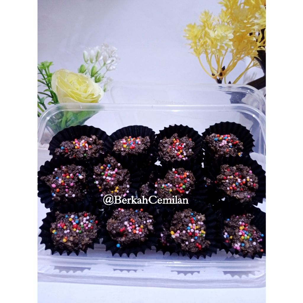

Cemilan Kue Kering Rasa Coklat Springkel & Kacang - Camilan Lezat & Protein - Hadiah Terbaik untuk Keluarga & Kantor