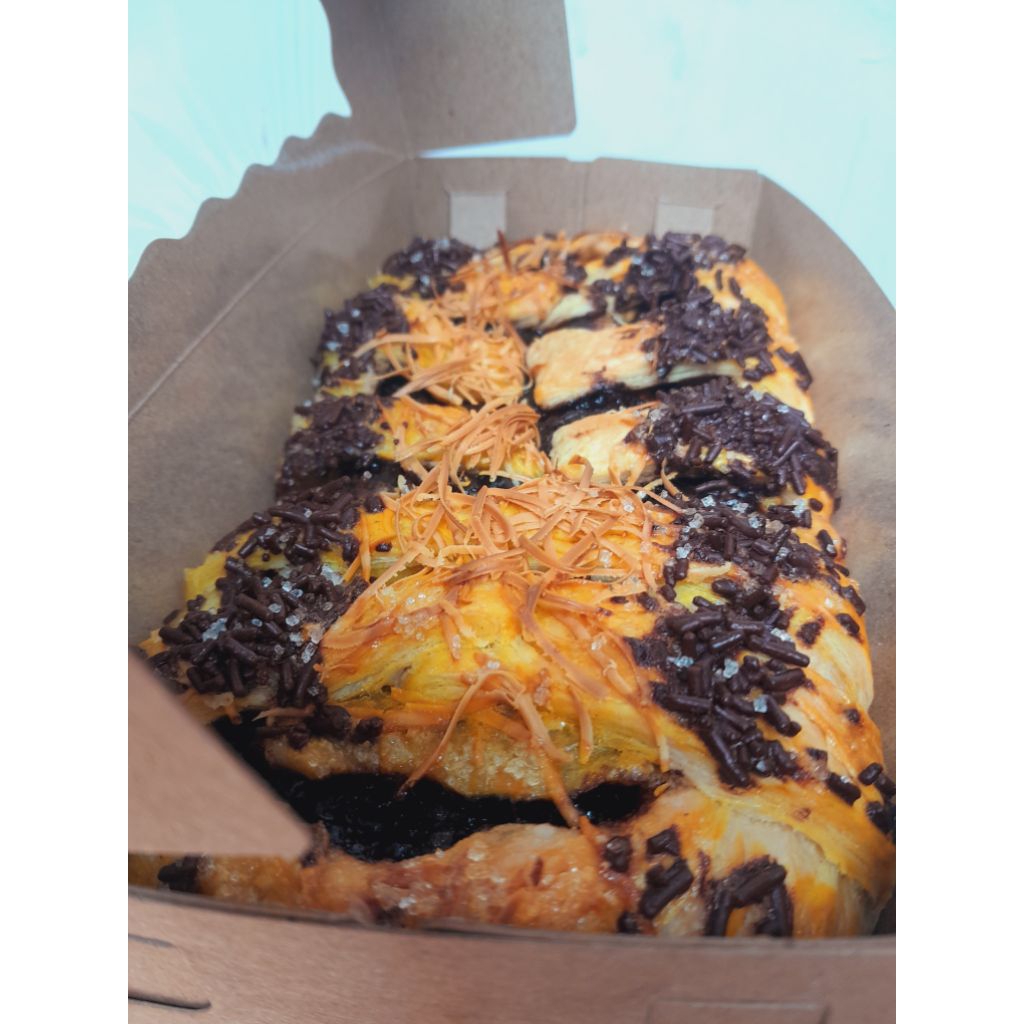 

BANANA STRUDEL / SAUSAGE STRUDEL