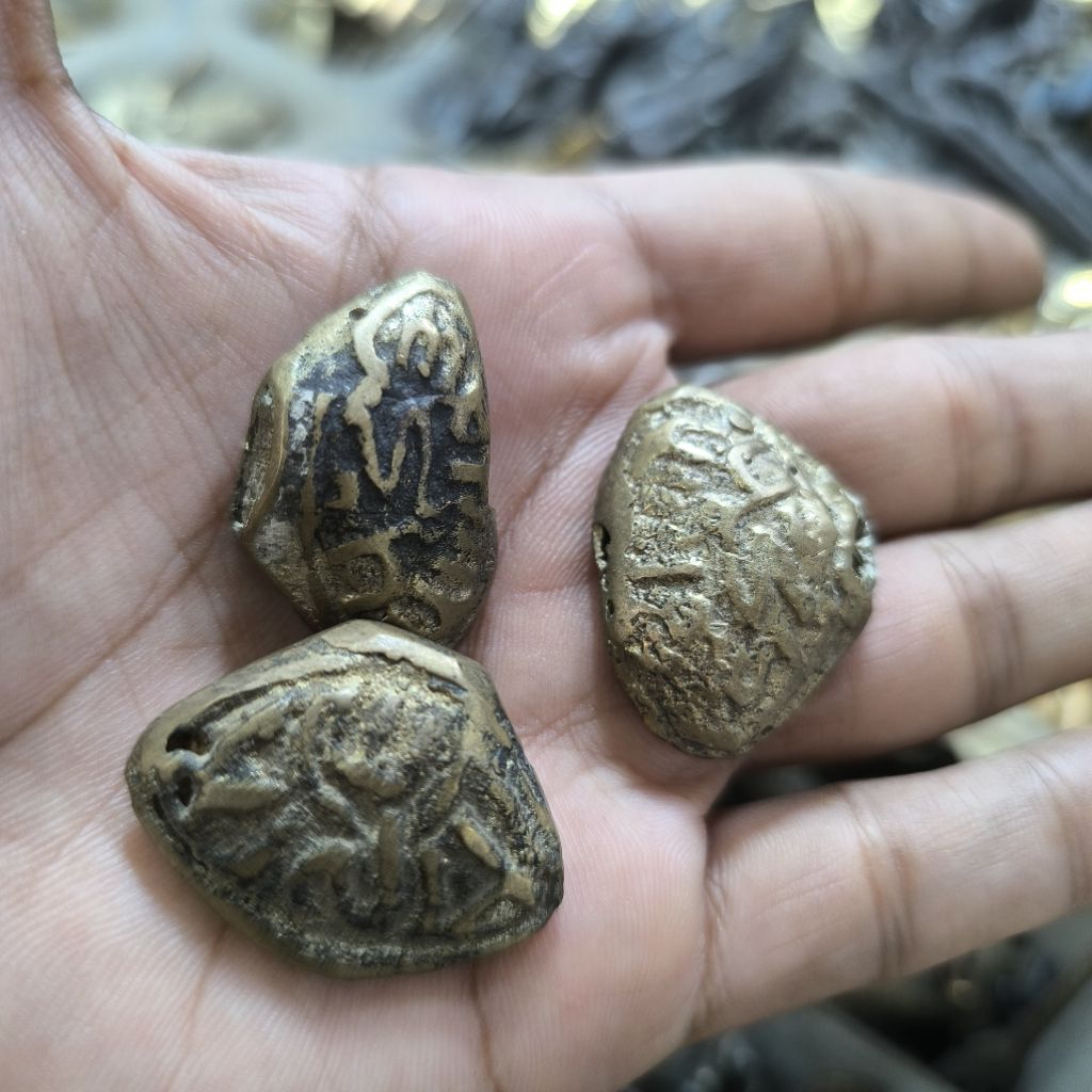 

Kerang kalighraf bahan kuningan