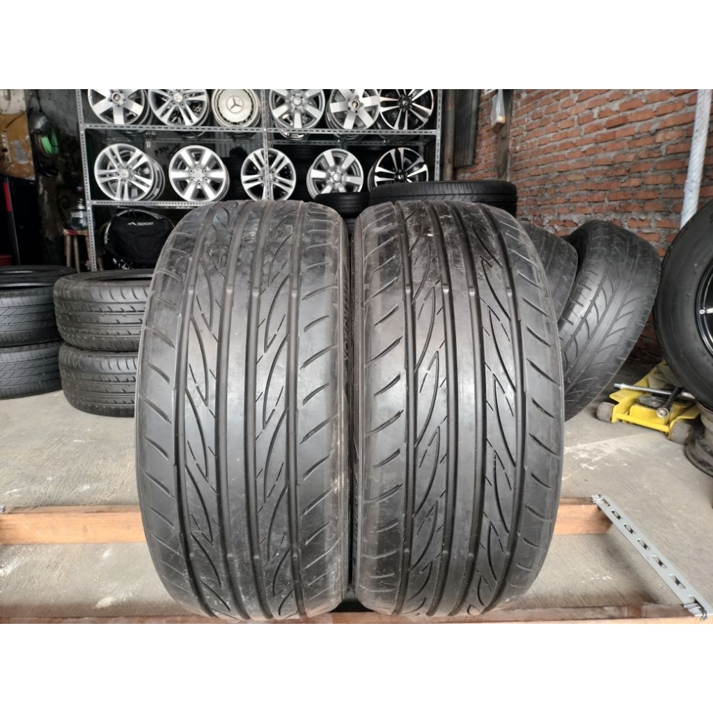 Ban 215/40 R18 Yokohama Advan Fleva