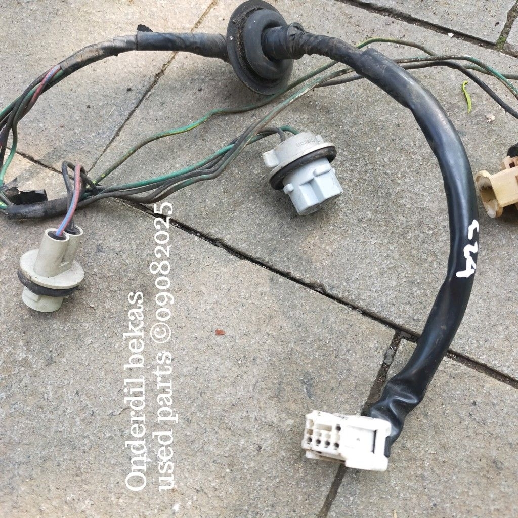 socket lampu stoplamp Nissan Serena C24