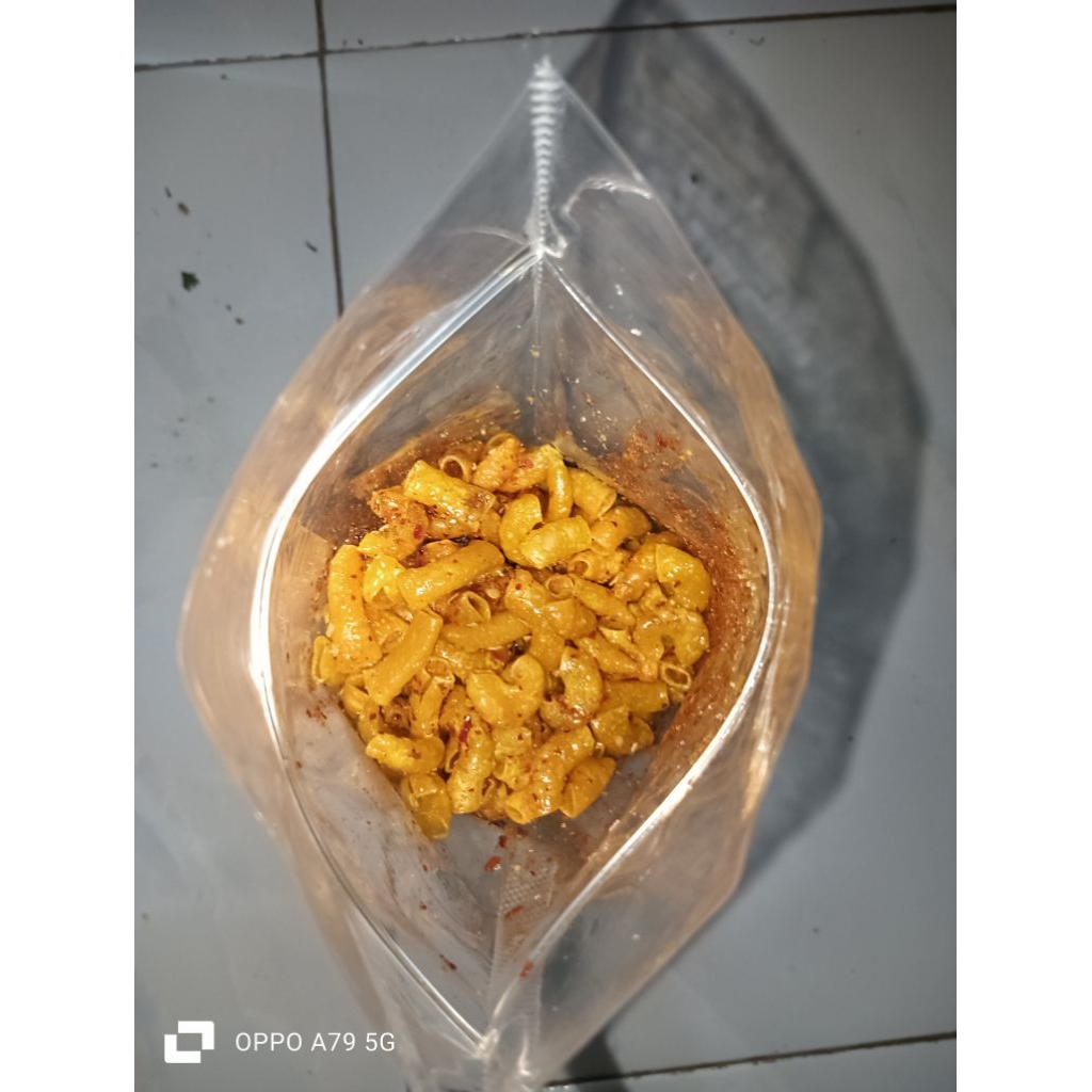 

seblak Kering makaroni sambal Chili oil