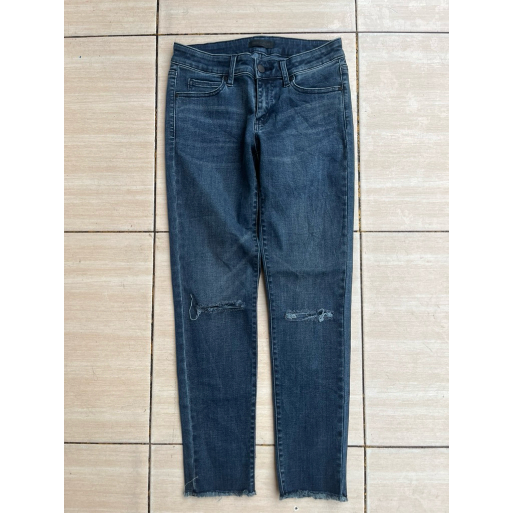 CELANA UNIQLO SECOND