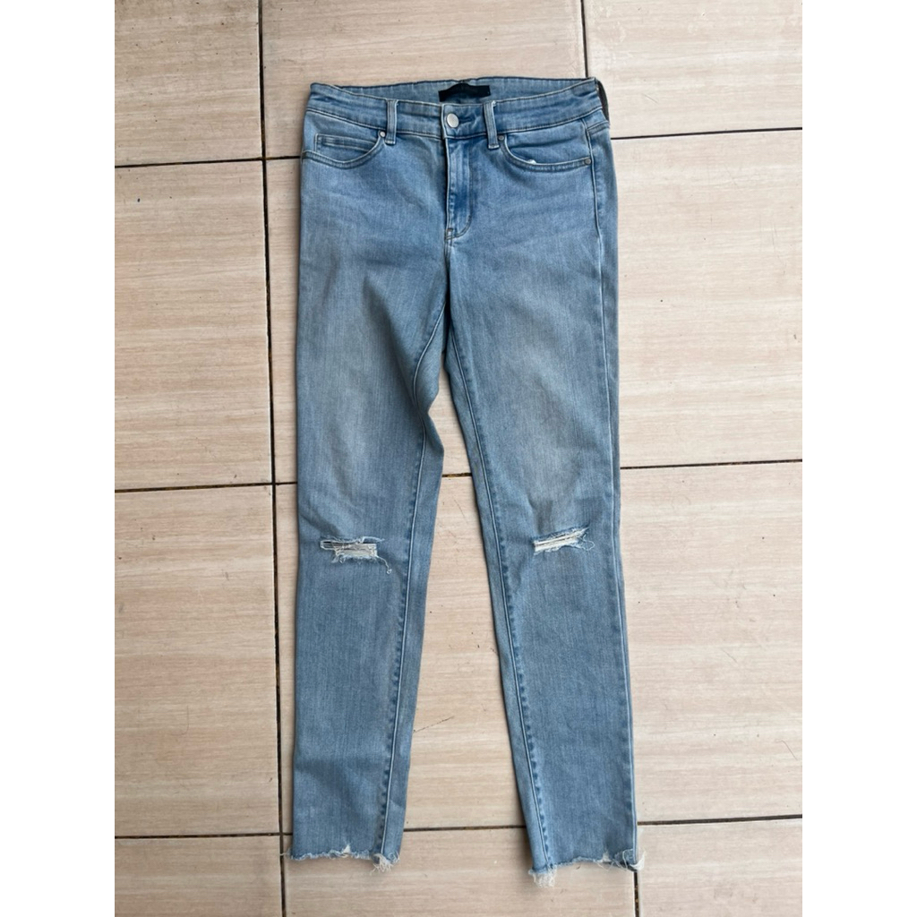 CELANA UNIQLO SECOND