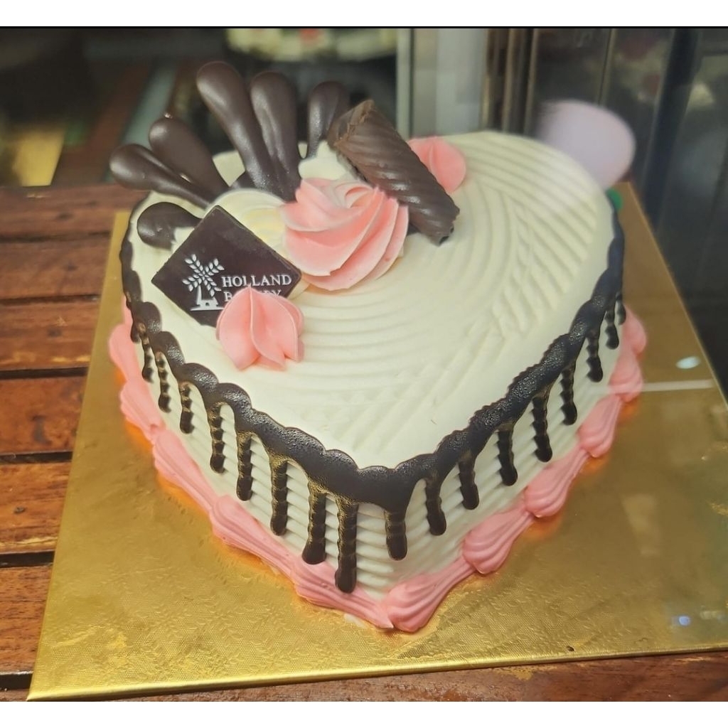 

Kue tart Holland Bakery / bentuk love / Cake