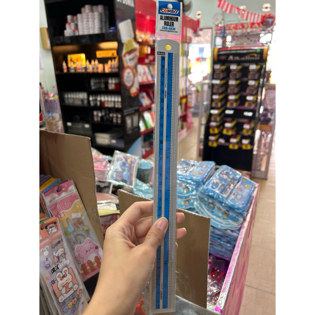 

Mistar Besi 30 cm Tebel