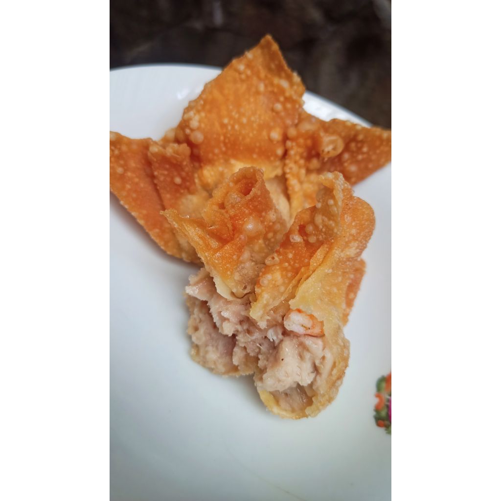 

Wonton matang goreng, kuah, chili oil