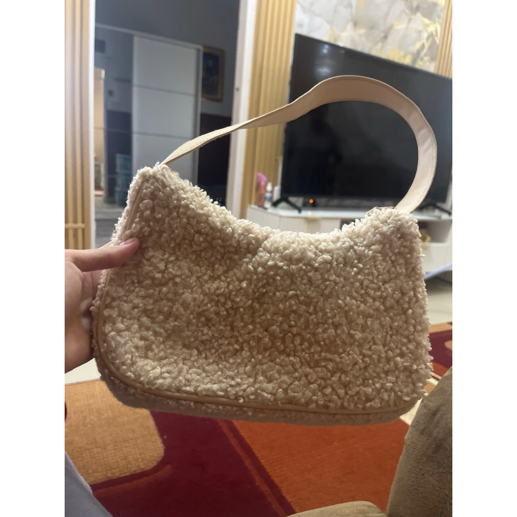 H&M tas wanita simple berbulu