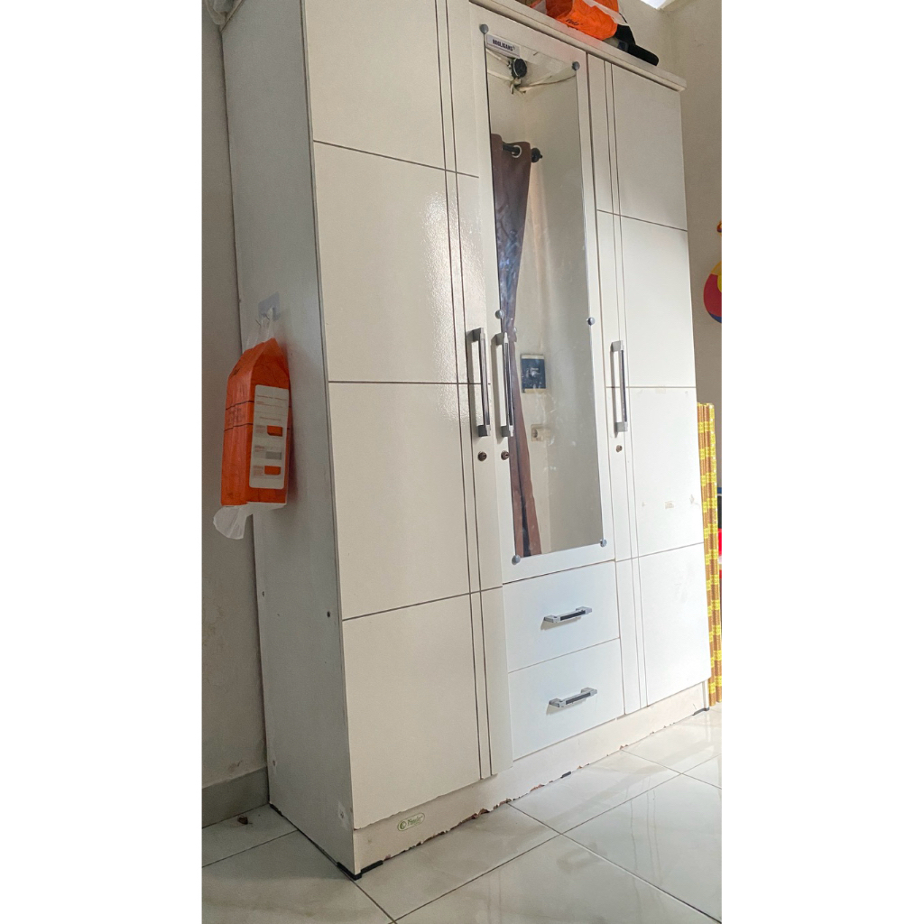 Preloved Lemari Putih