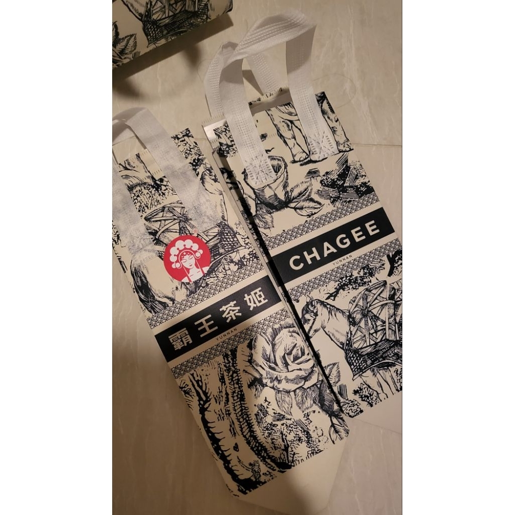 

Preloved Tote Bag / paper bag / CHAGEE & CK