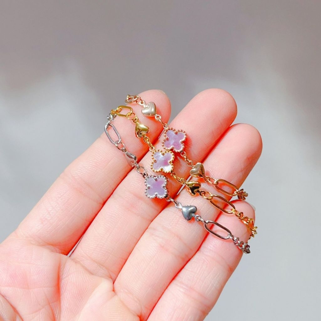 gelang tangan titanium serut clover love glowing balik nya pink kerang asli