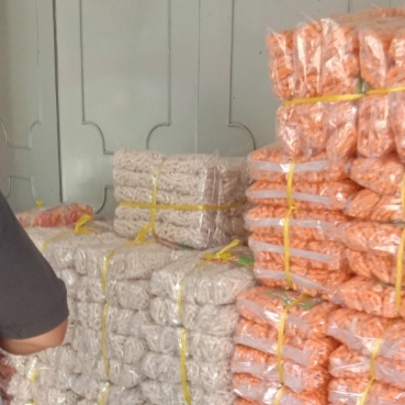 

1 pack isi 10 pcs (dijual 2rb) Aneka Makanan Ringan Bisa Untuk Dijual Kembali Ke Warung Warung