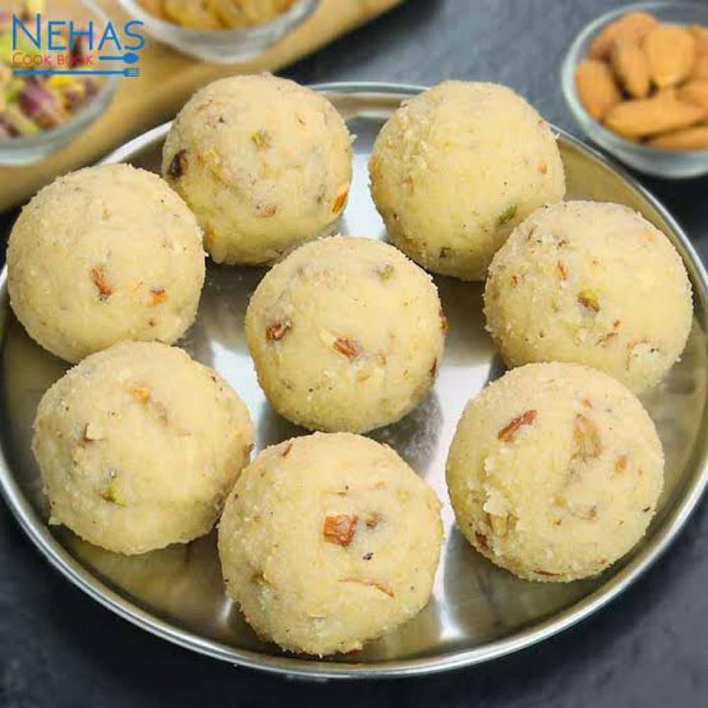 

Rava Ladoo / Rava Laddu Makanan khas India