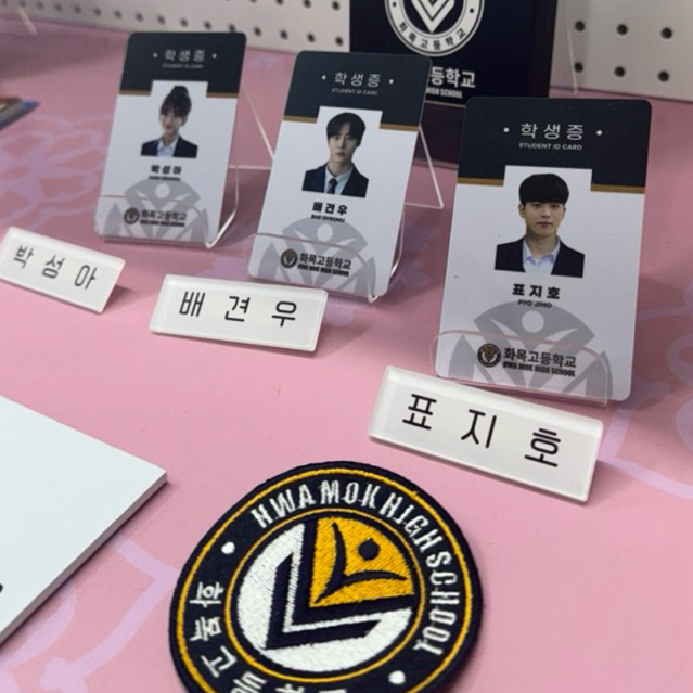 

STUDENT SET HEAD OVER HEELS