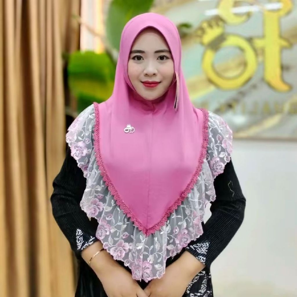 Jilbab instan FO Amara, Benazir renda mewah