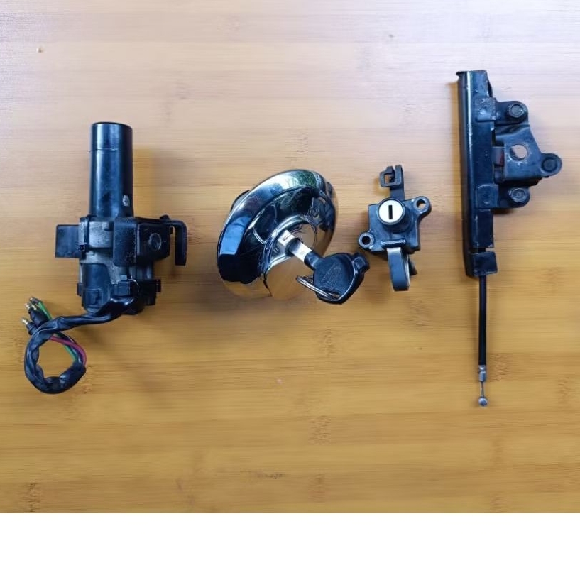 KUNCI SET ORIGINAL COPOTAN HONDA TIGER REVO KONTAK TUTUP TANGKI KUNCI JOK TIGER ORIGINAL
