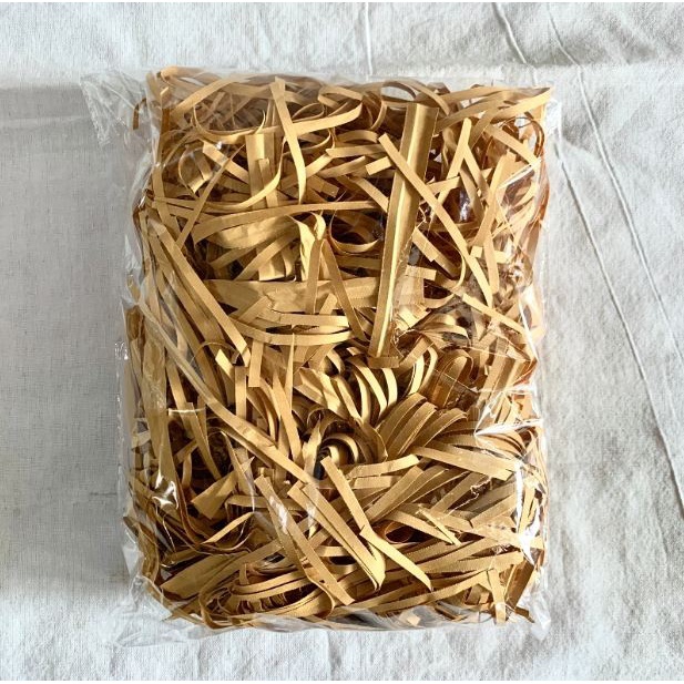 

KERTAS CACAH/KERTAS POTONGAN/shredded paper/kertas cacah hampers/KERTAS CACAH PACKING