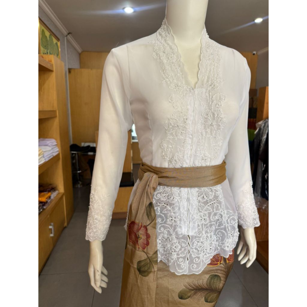 kebaya bordir payet putih tulang