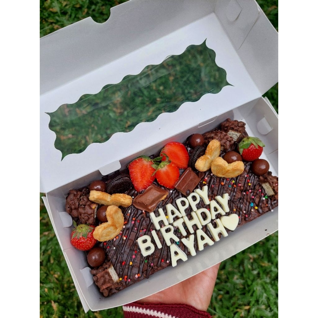 

BROWNIES HIAS 20X10CM DESAIN A
