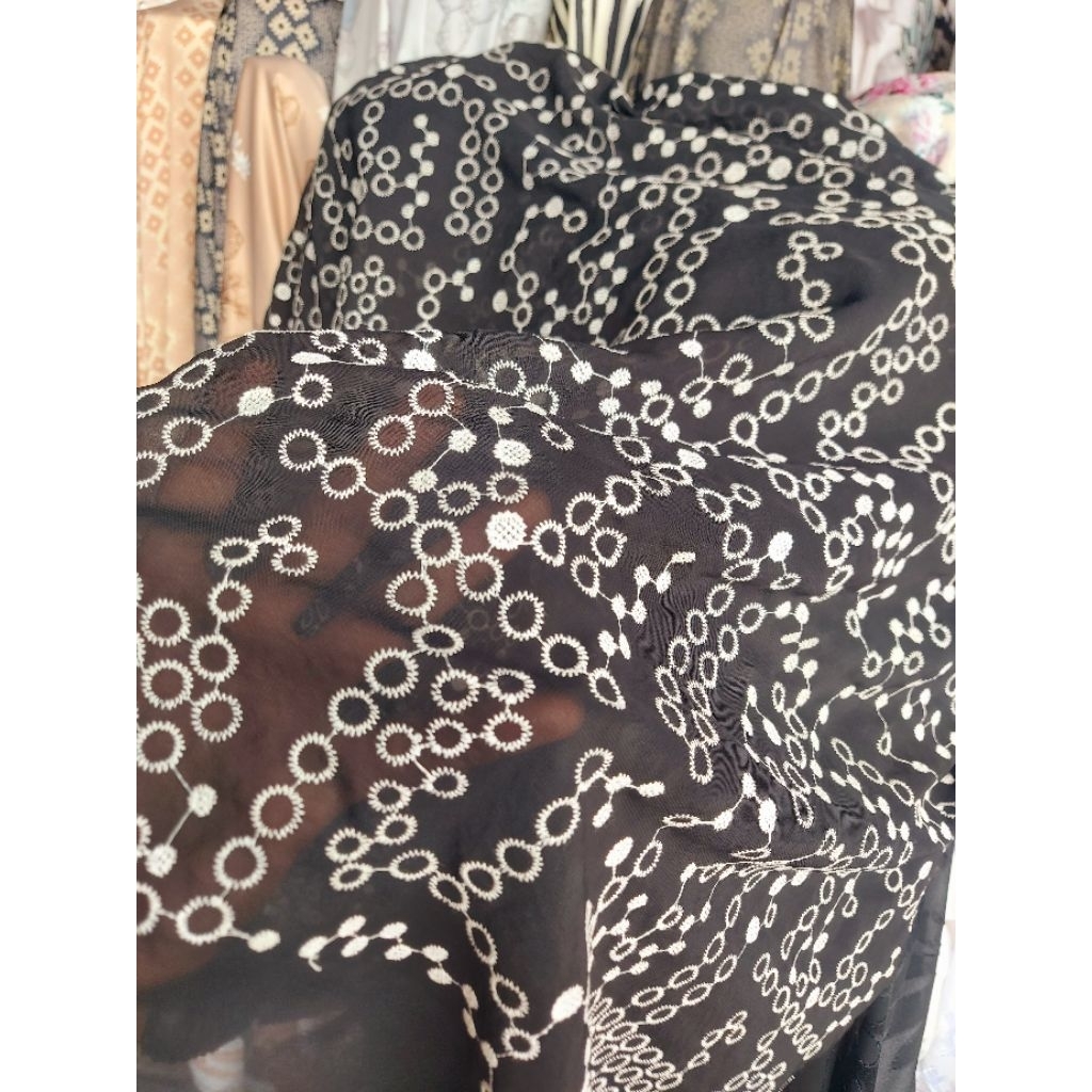 kain bordir Premium  - kain sifon bordir hitam  - kain sifon bordir motif - sifon bordir ( hitam) ty