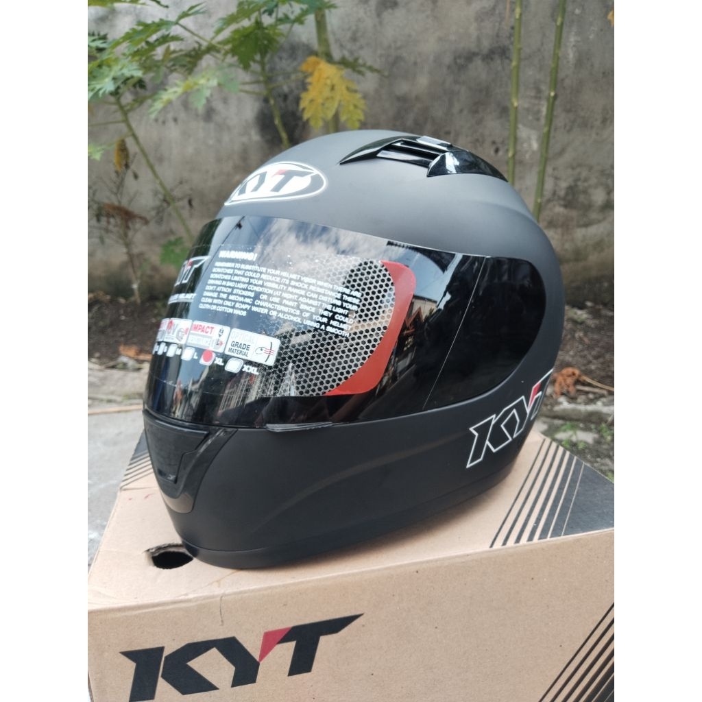 KYT R10 solid black doff